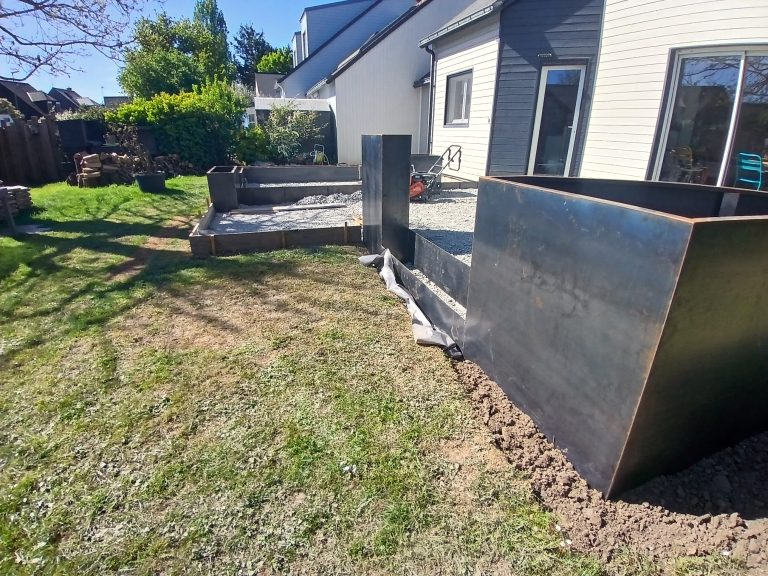 Éléments métalliques sur mesure pour aménagement paysager