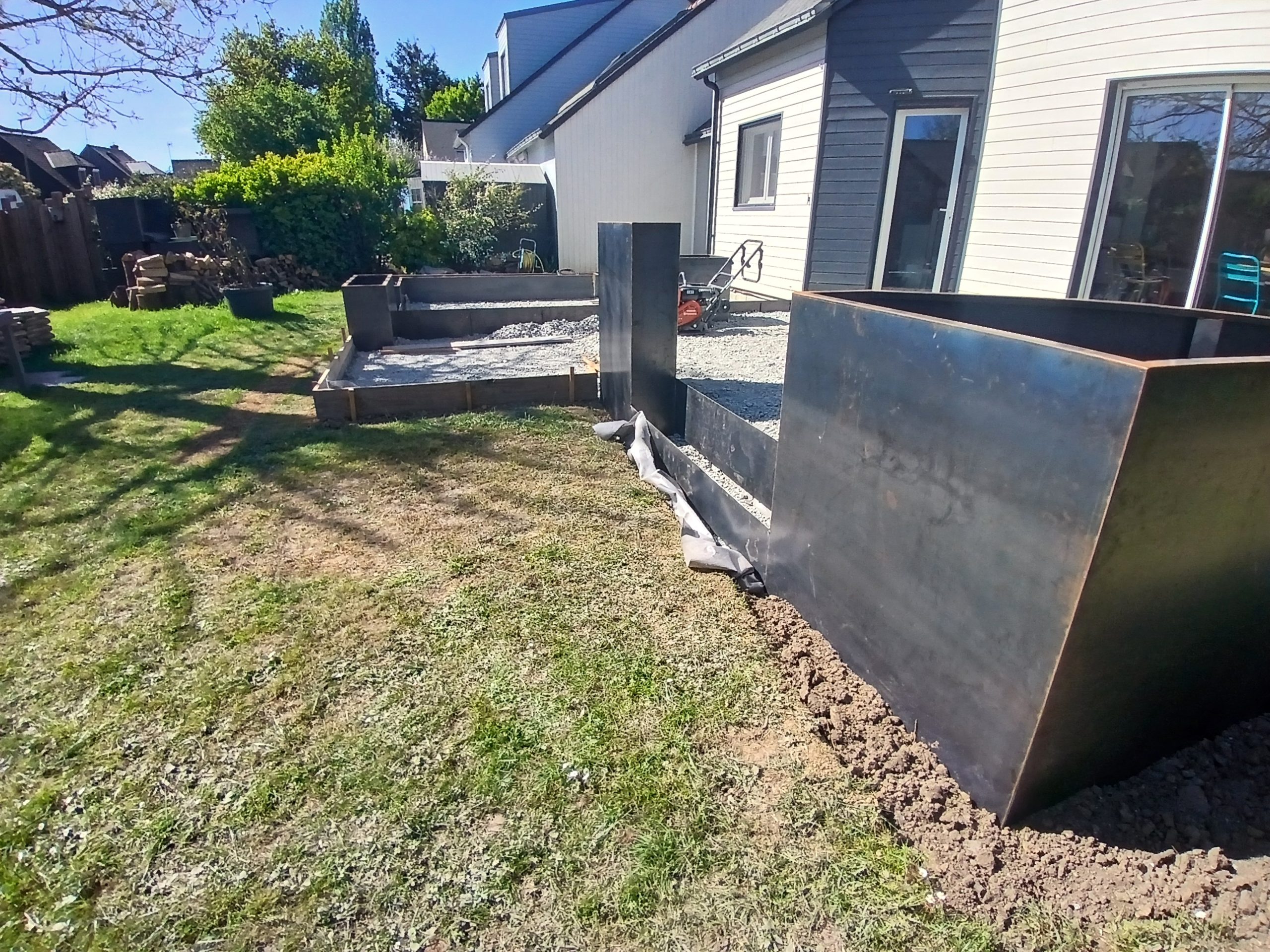 Éléments métalliques sur mesure pour aménagement paysager
