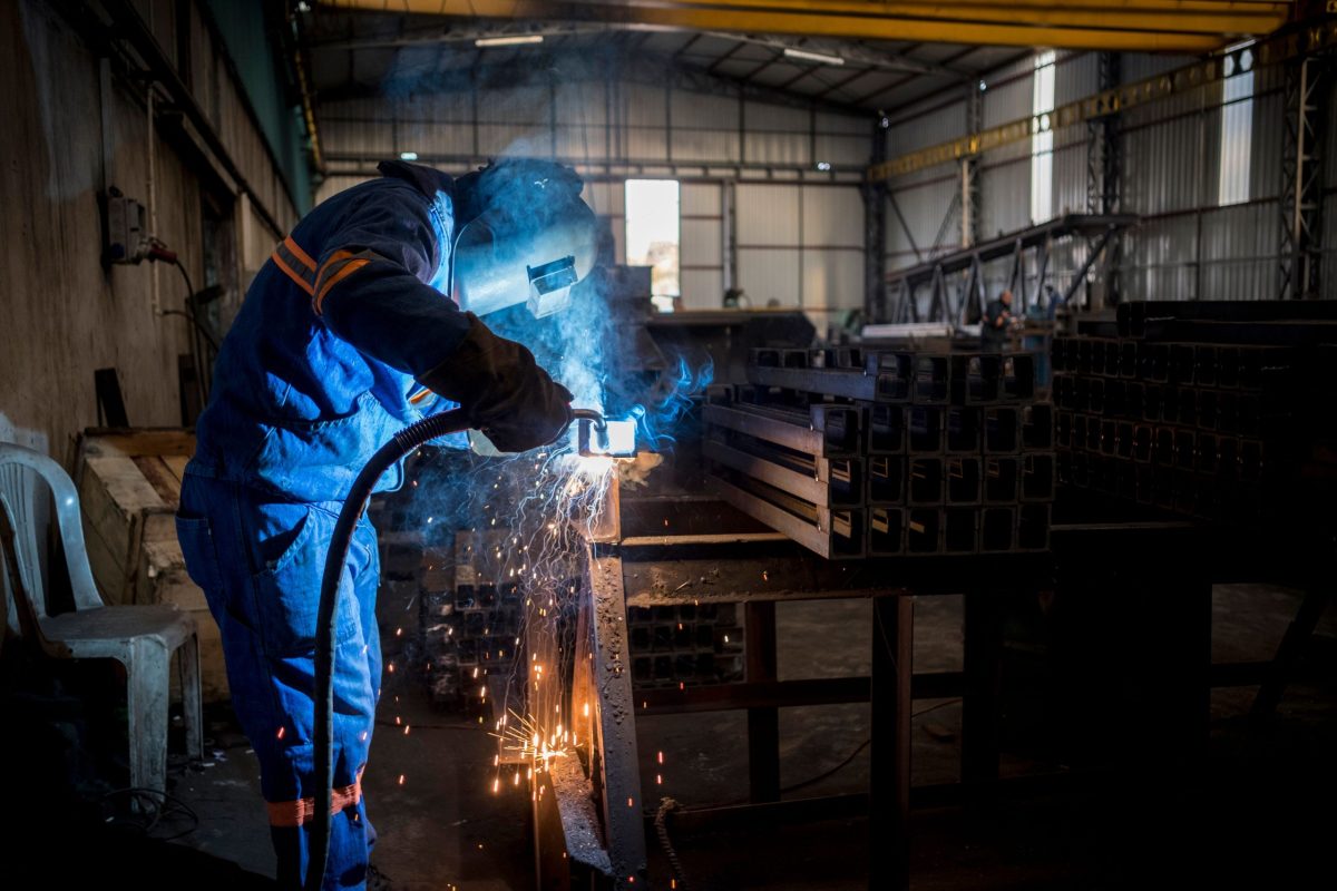 Travail du métal en atelier